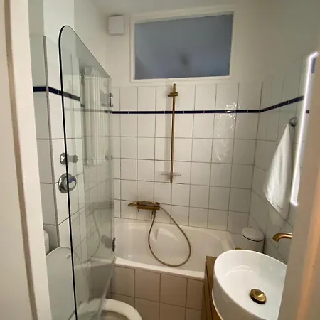 Einzimmerwohnung In Der Naehe Kudamms Und Location Gruenewald * Berlin