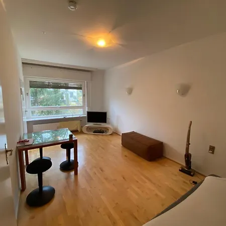 Einzimmerwohnung In Der Naehe Kudamms Und Location Gruenewald