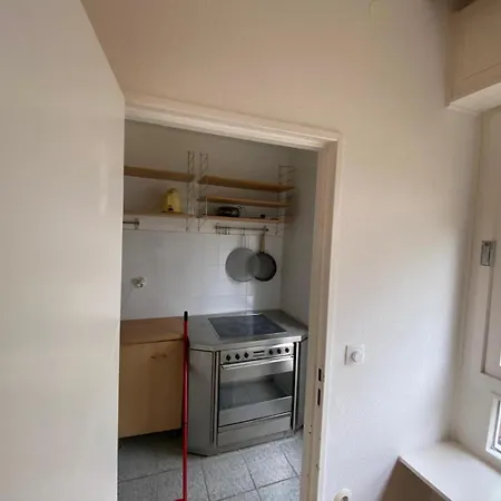 Einzimmerwohnung In Der Naehe Kudamms Und Location Gruenewald Berlin